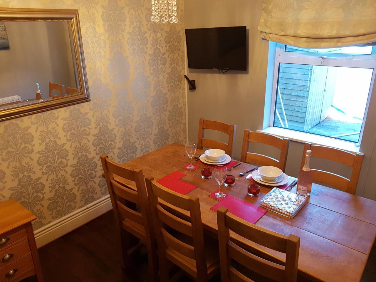 Slough Centre Townhouse With Driveway Parking For Up To Two Cars公寓 外观 照片